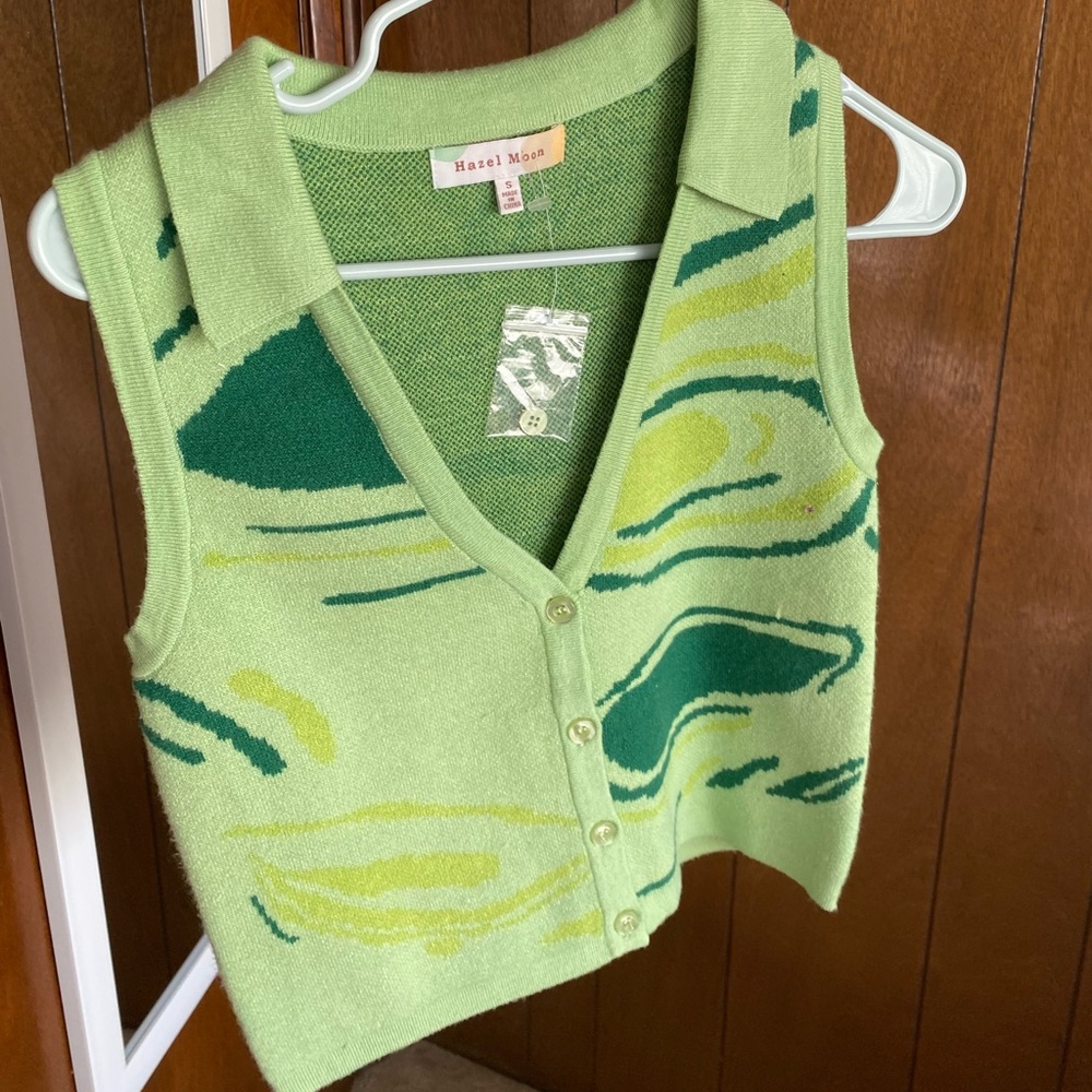 Hazel Moon Green Sleeveless Top - Picture 2 of 3